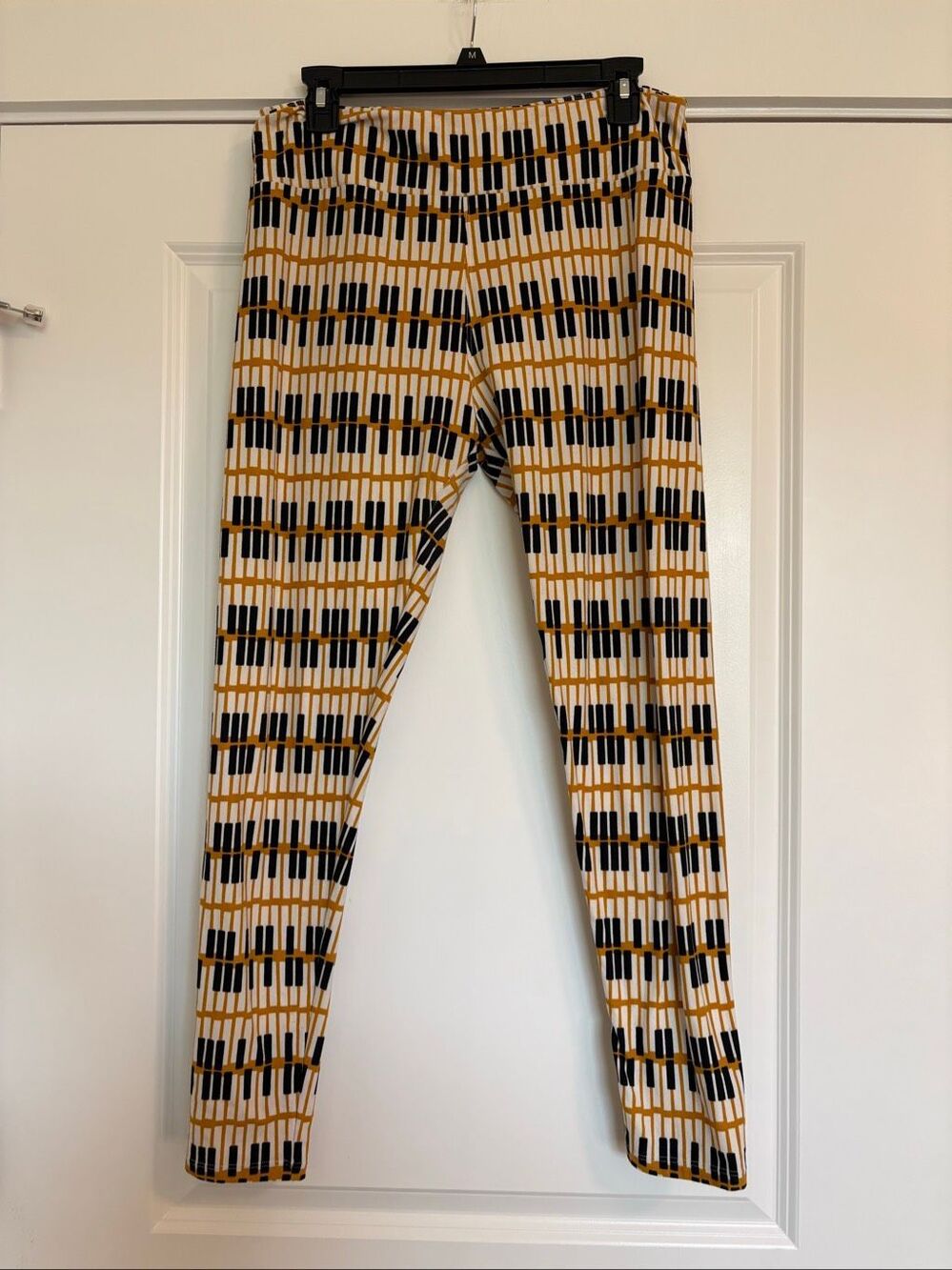 LuLaRoe Piano Keys Leggings One Size Tall Curvy